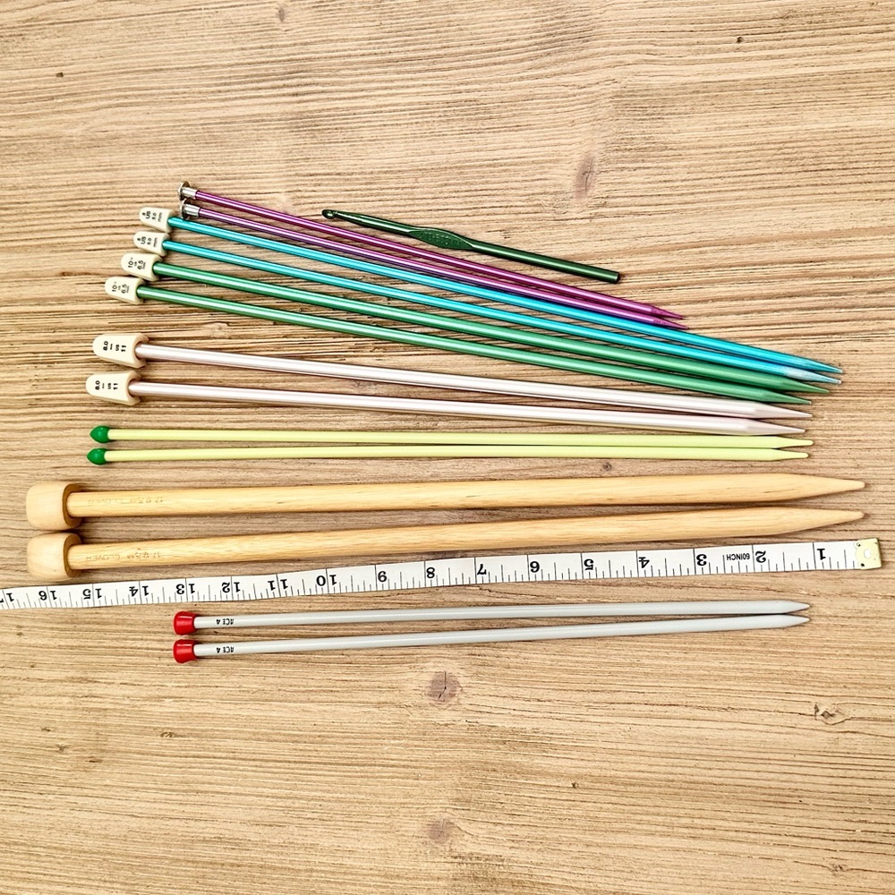 Bundle of 7 Knitting & 1 Crochet Needles-Bamboo/Metal/Plastic-Various Sizes